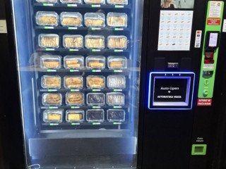 prodajem-vending-masinu-tcn-za-prodaju-raznih-proizvoda-dimenzije-170-x-195-x-100