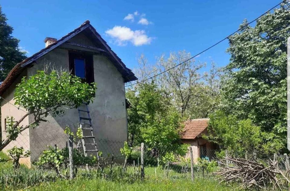 Prodajem kucu sa pogledom na Oplenac.