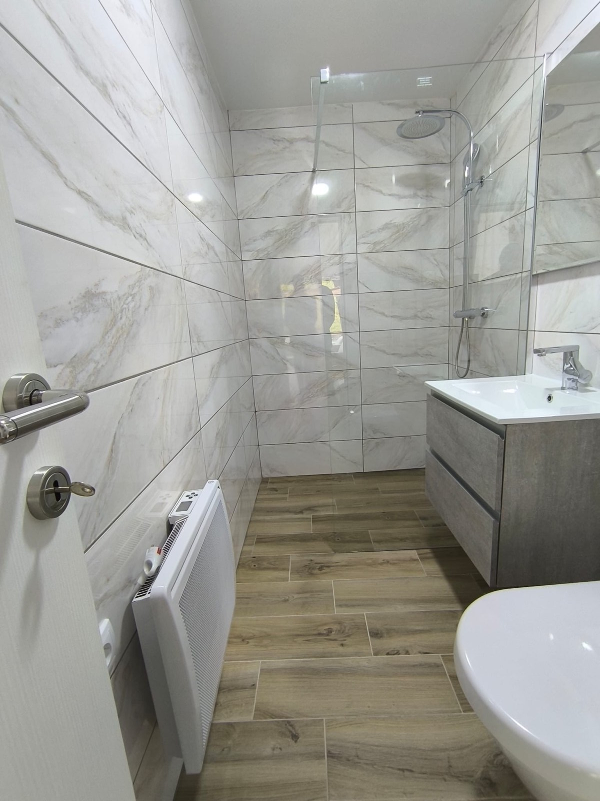 Zlatibor – Moderna kuća sa dodatnom stambenom jedinicom, Zova (plac 600 m²)