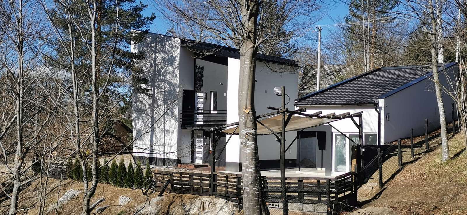 Zlatibor – Moderna kuća sa dodatnom stambenom jedinicom, Zova (plac 600 m²)